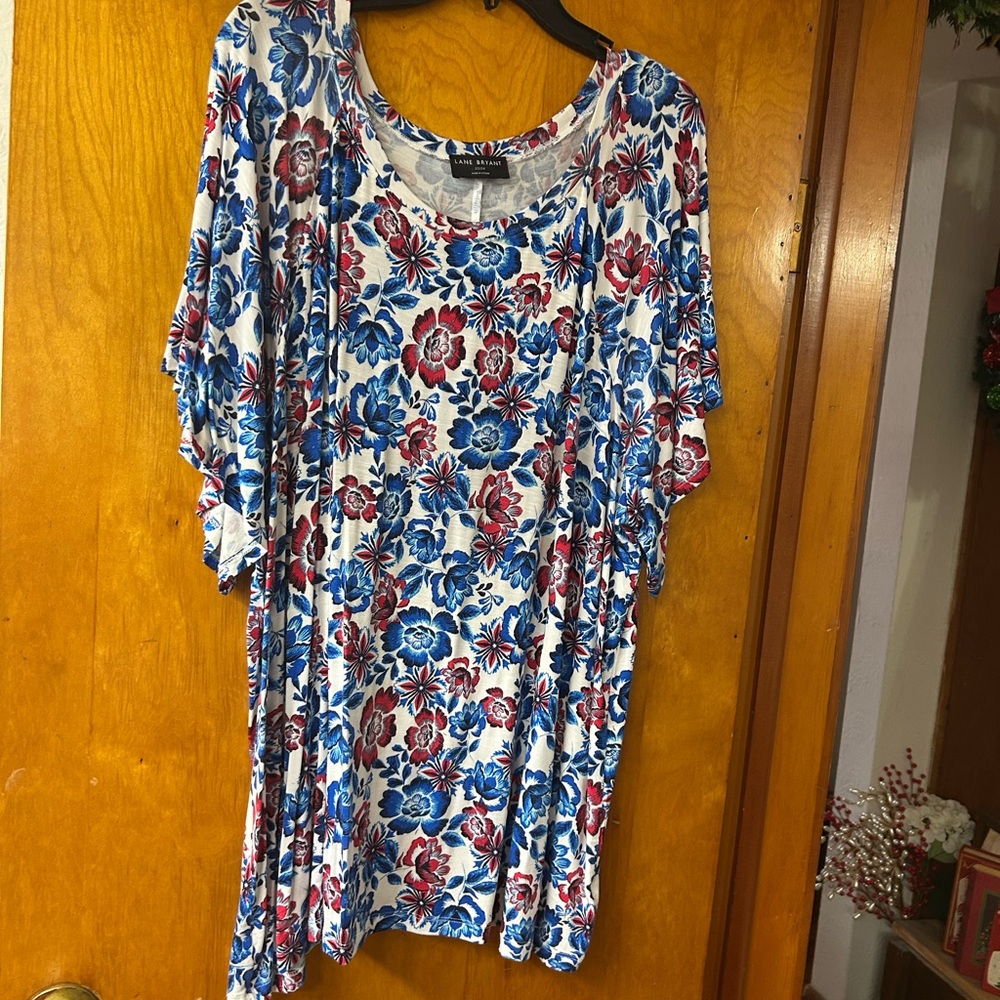 Lane Bryant Red and Blue Floral Short Sleeve Top